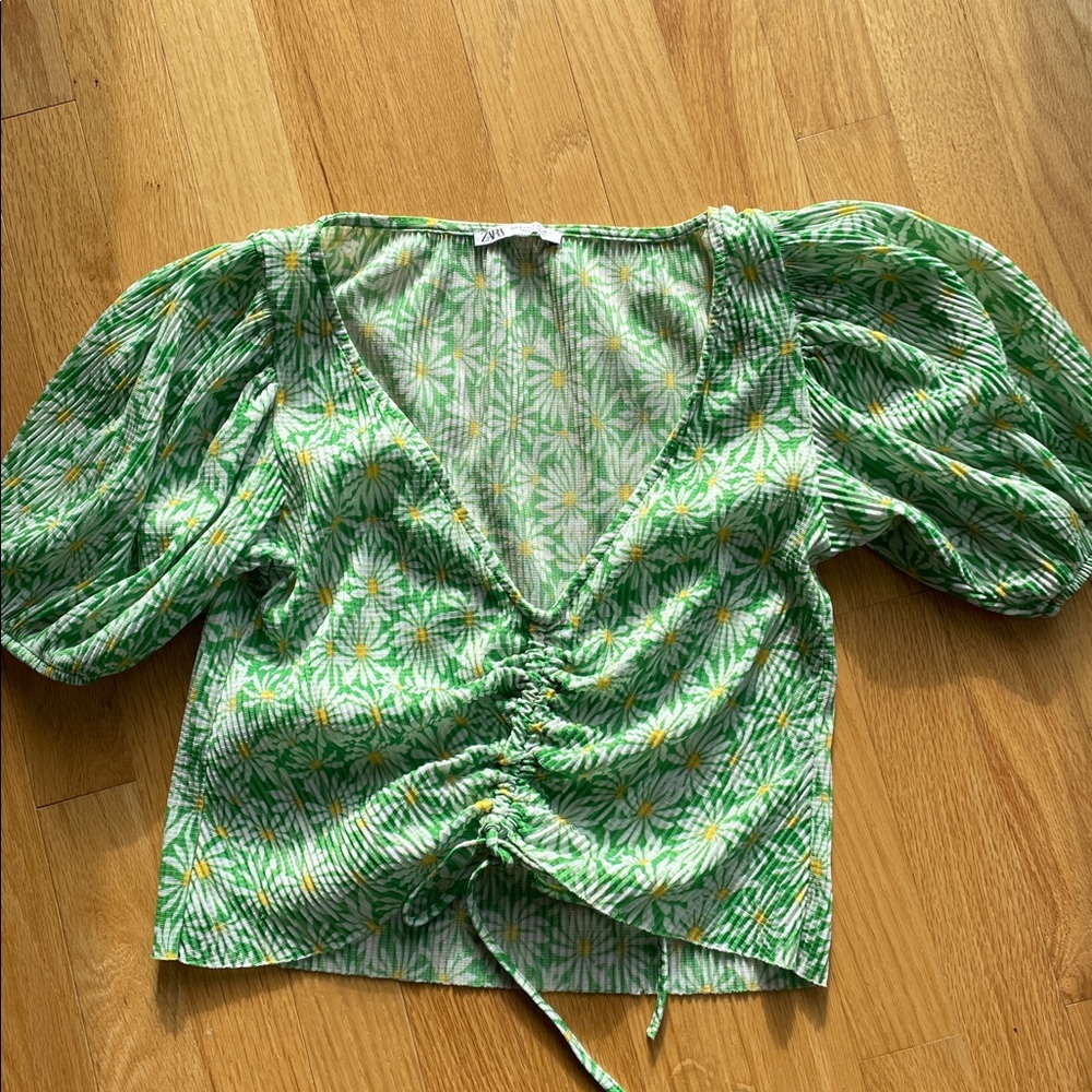 Zara so cute daisy top